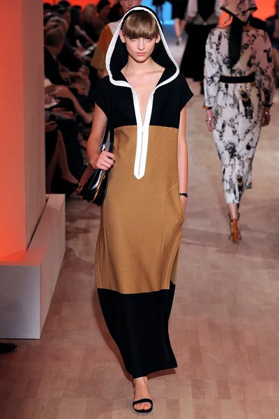 Look 25